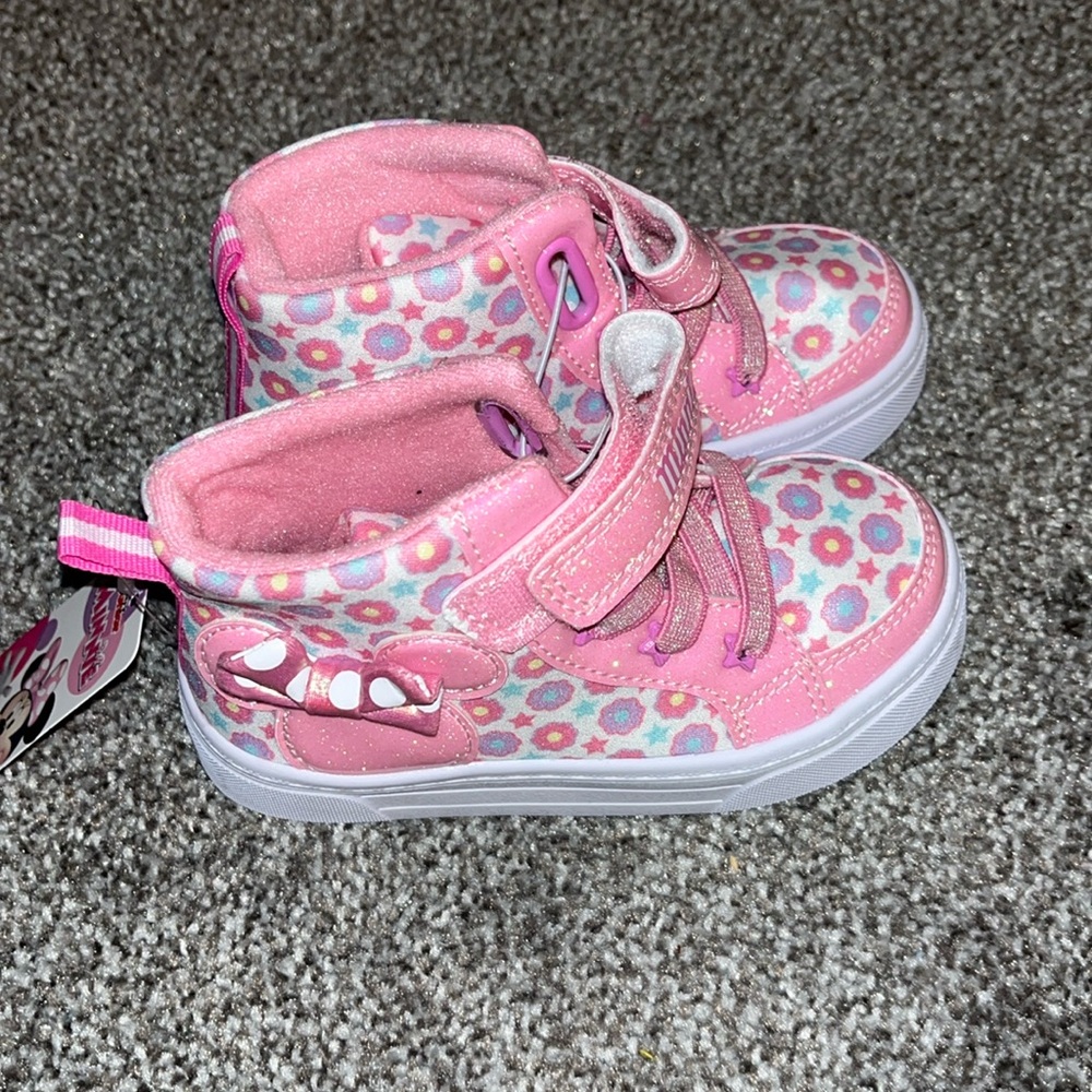 NWT Minnie Mouse high top sneakers